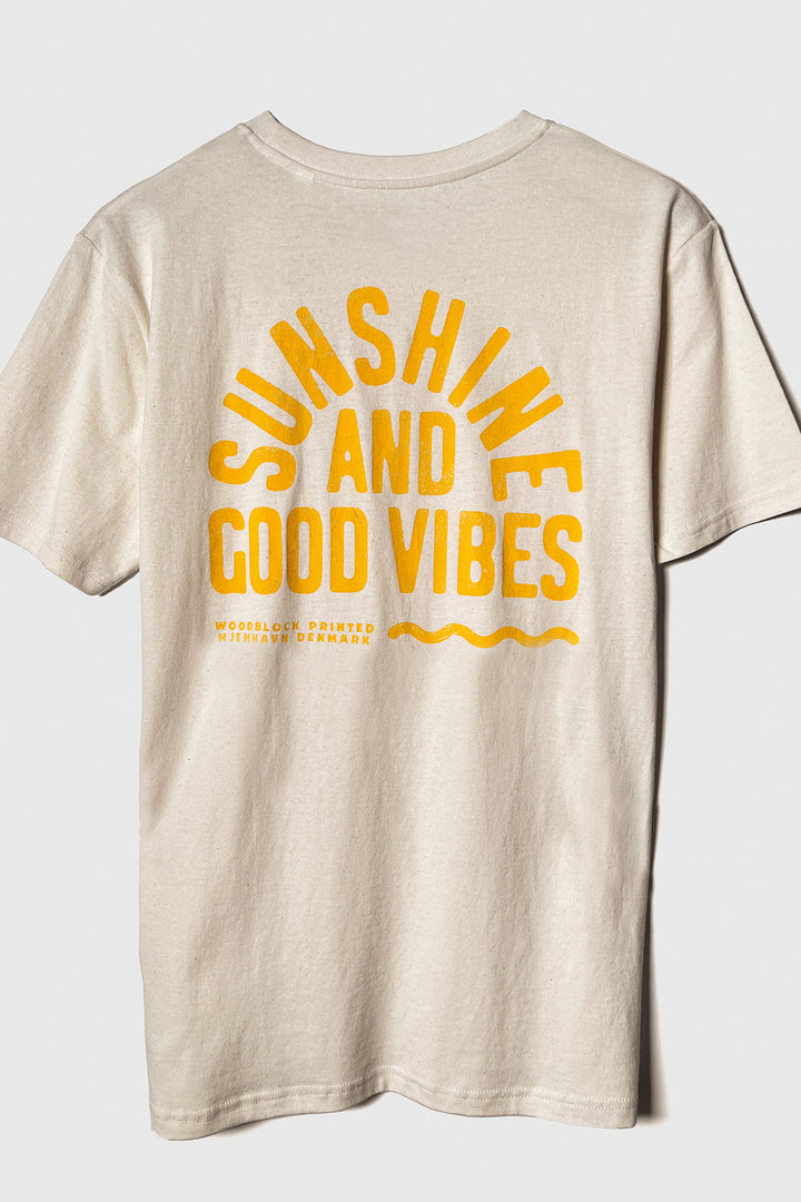 Tee "Sunshine and Good Vibes"