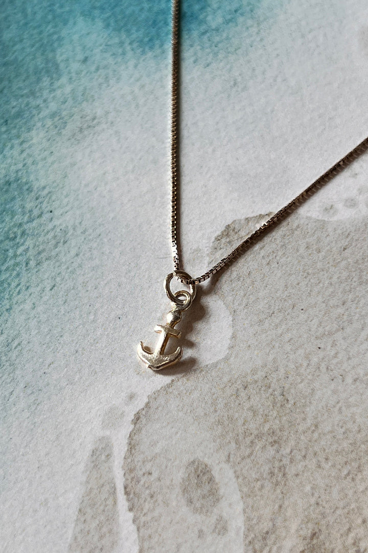 Mini anchor necklace