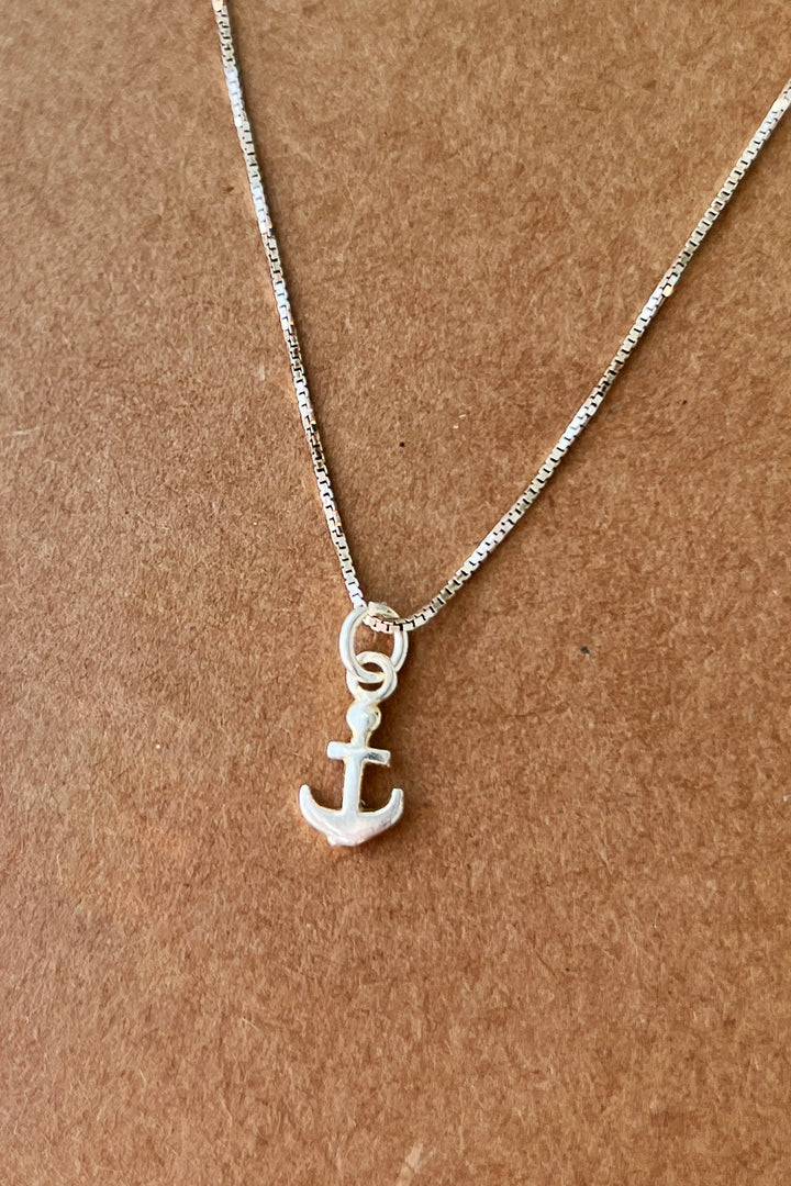 Mini anchor necklace