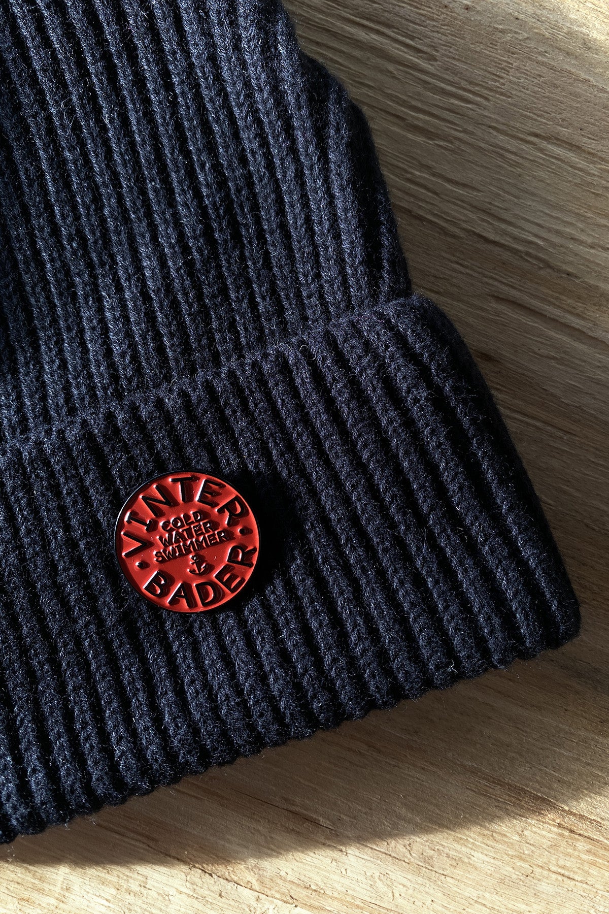 Fisherman Beanie med "Vinterbader" pin