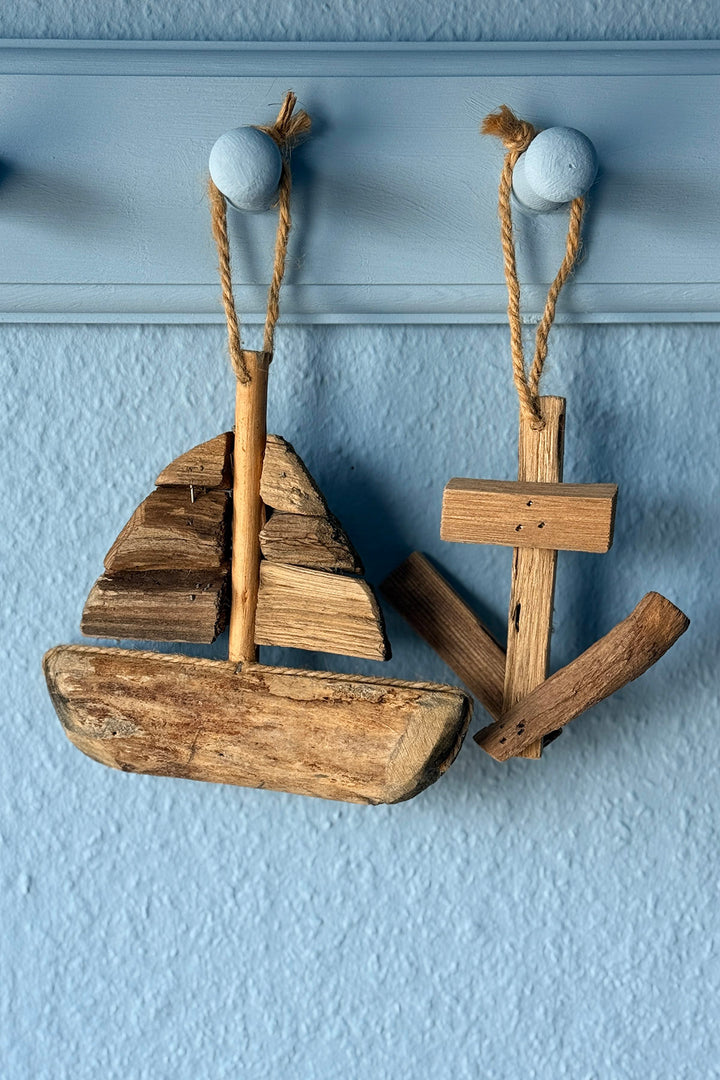 Treibholz "Anker“ und "Segelboot“