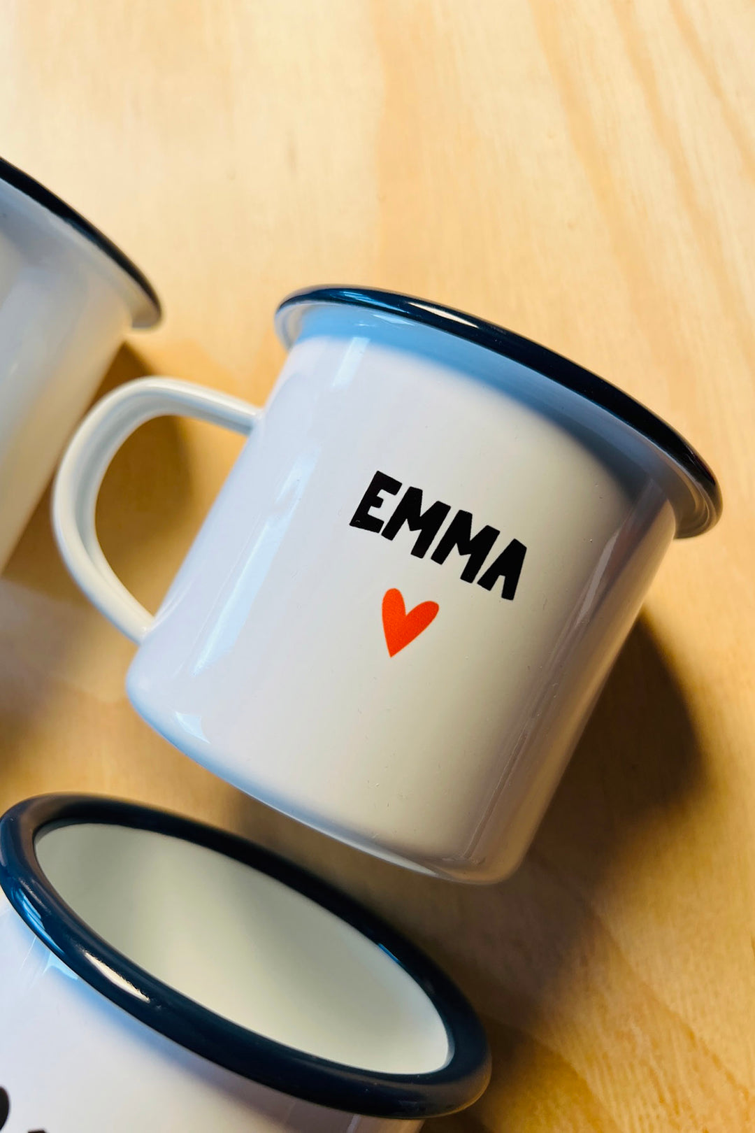 Emaille-Becher "Love" mit Wunschname 