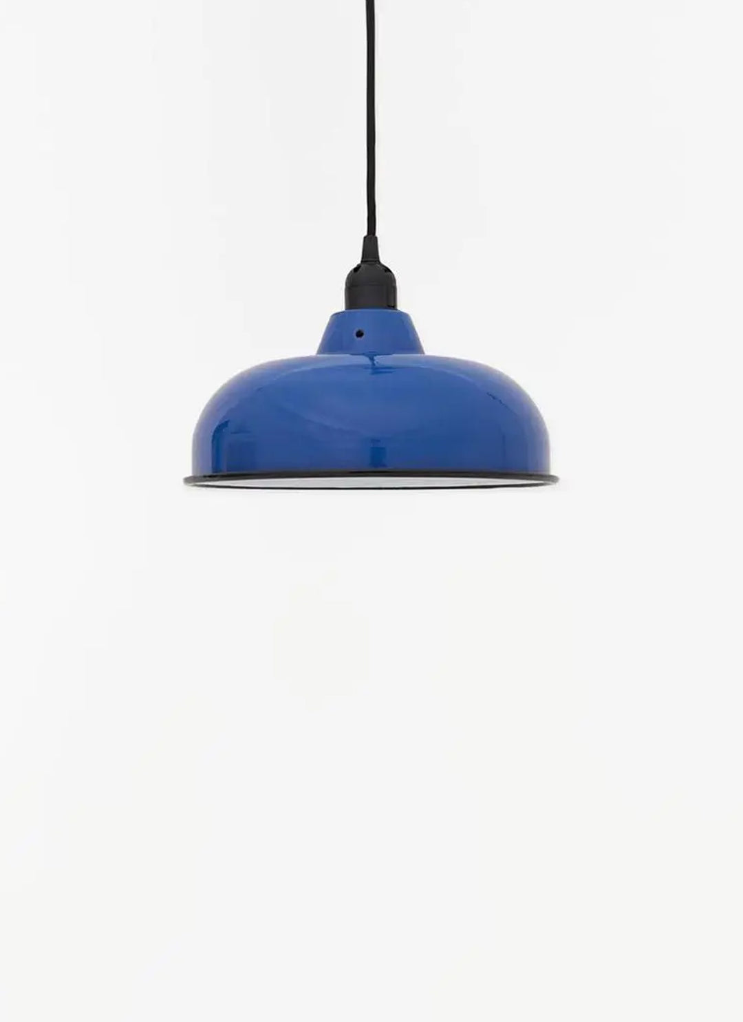 Enamelled metal lamp