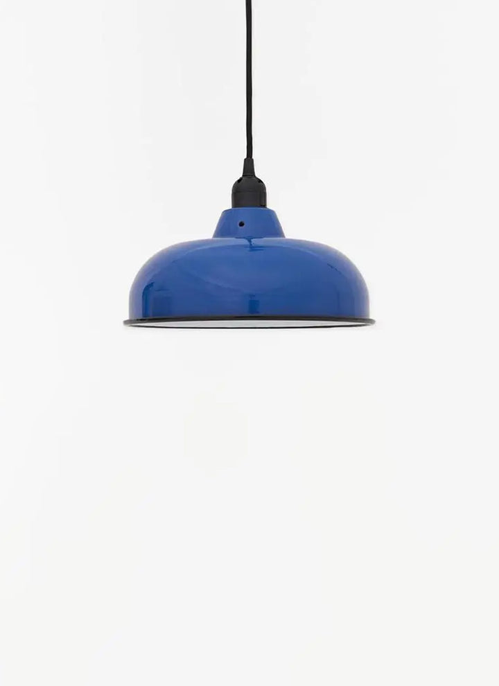 Enamelled metal lamp