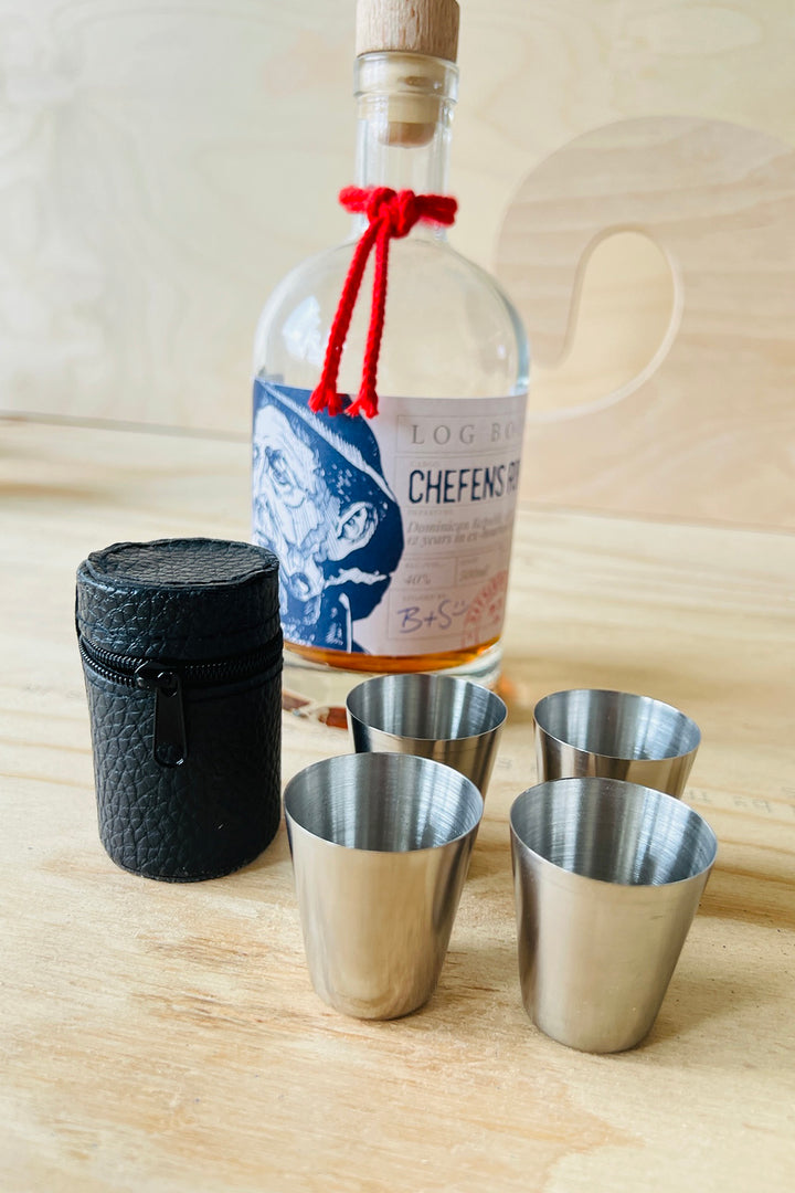 Fire snapseglas i etui