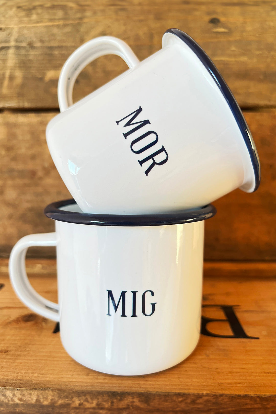 Emaille-becher "Famile" auf Dänisch