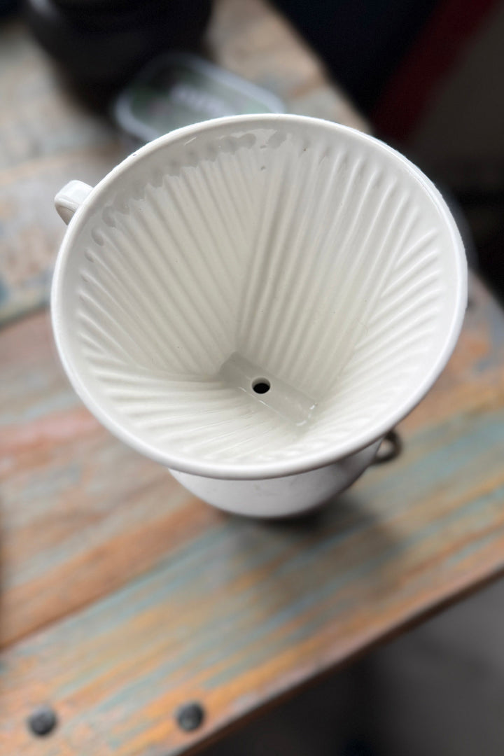 Porcelain coffee filter holder (size 4)