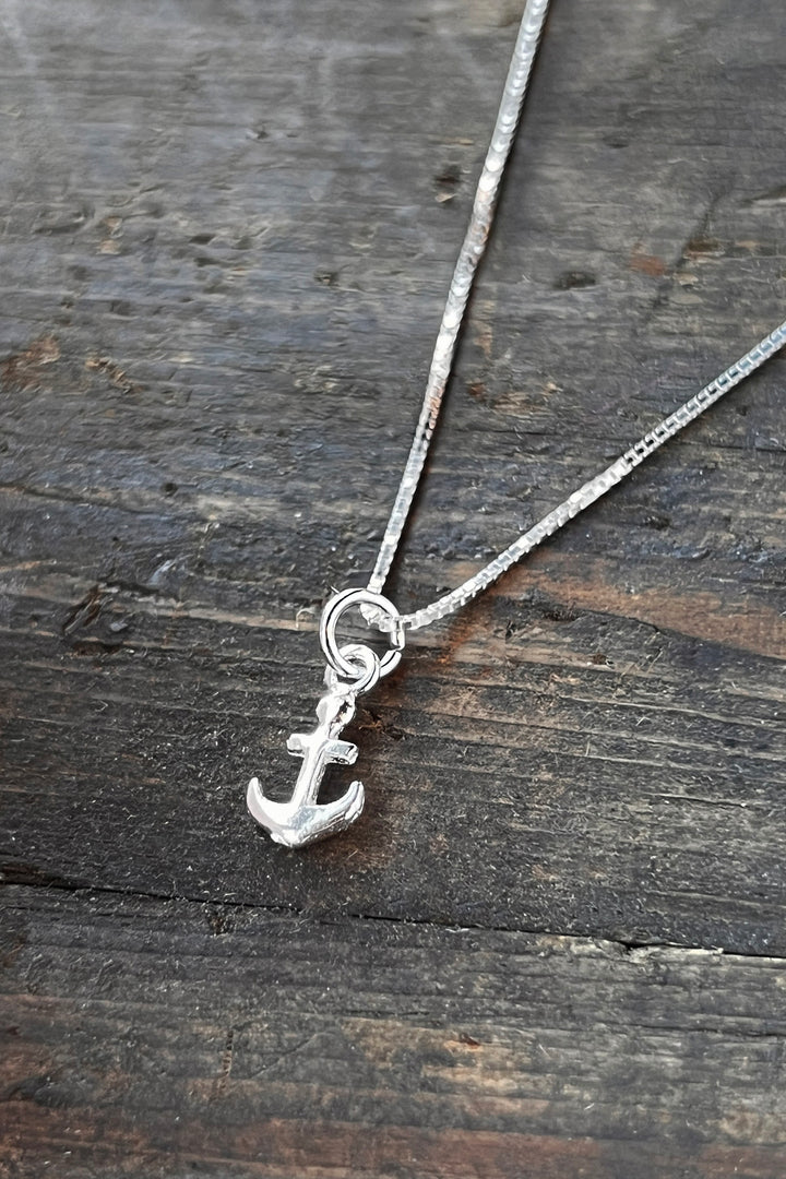 Mini anchor necklace