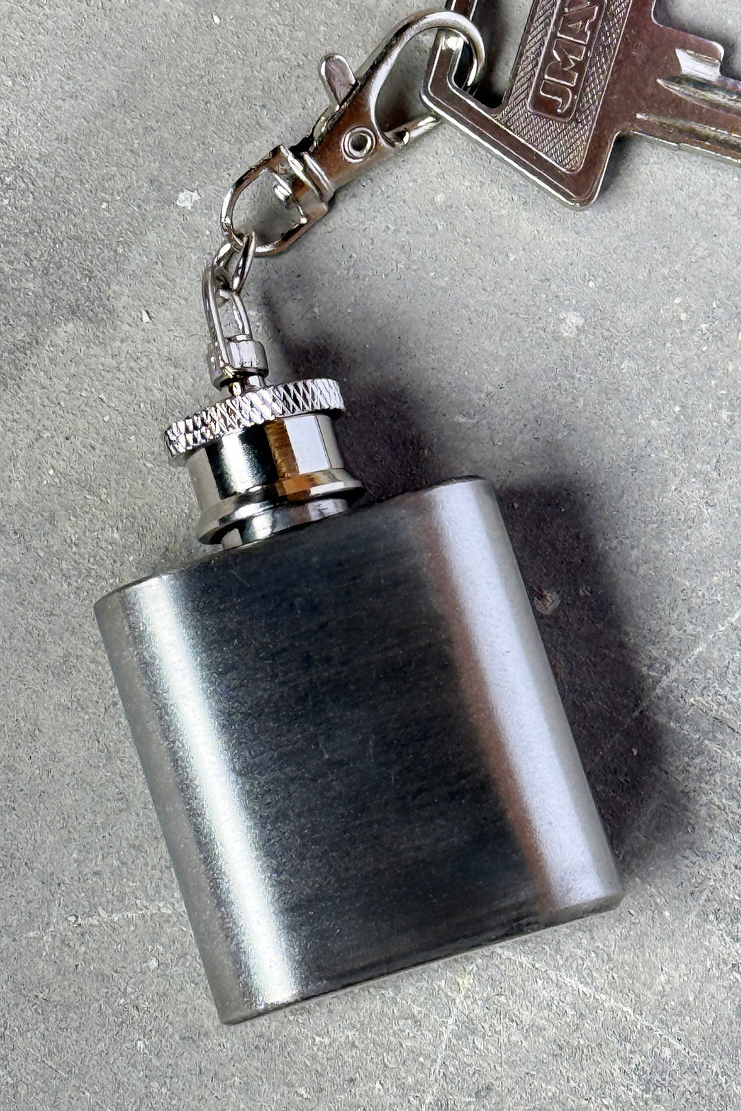 Schlüsselanhänger „Mini Flachmann“