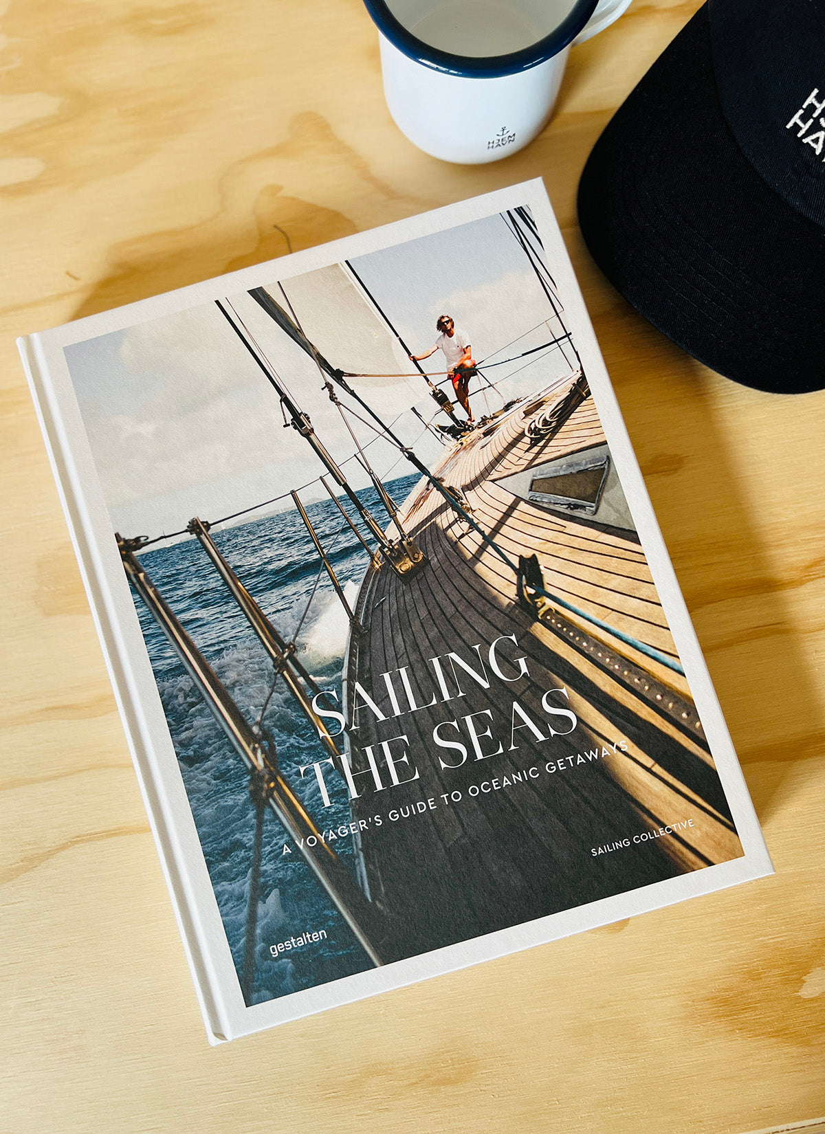 Sailing the Seas - 256 sider