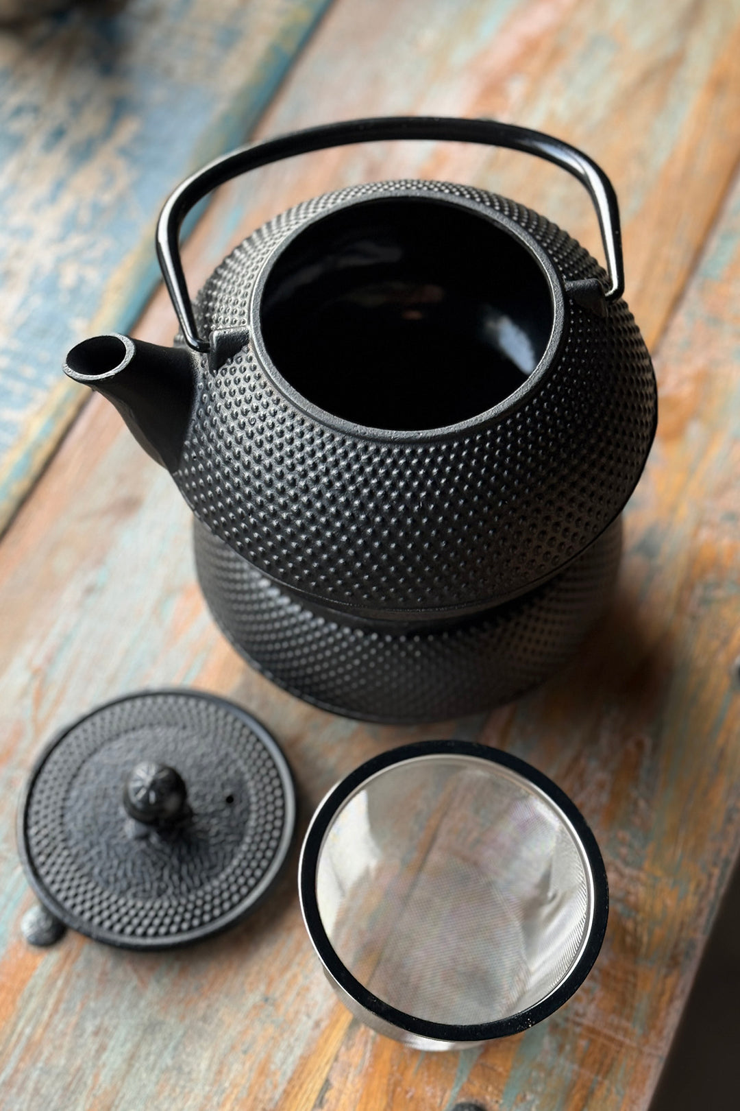 Cast iron teapot including heater