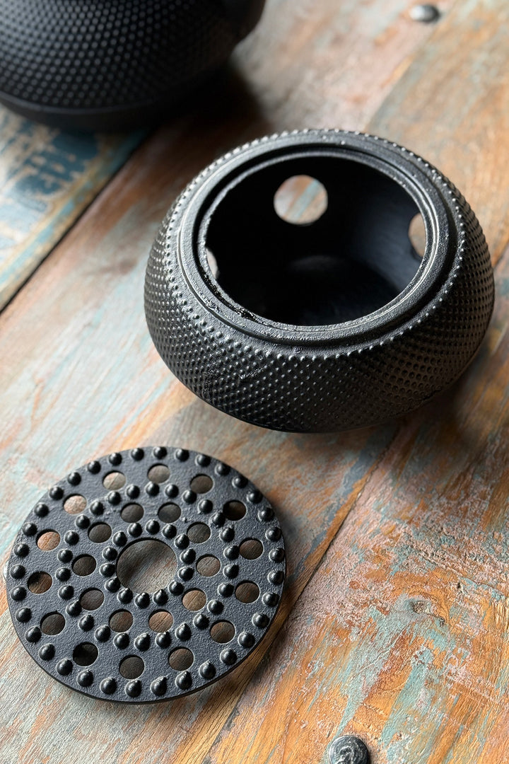 Cast iron teapot including heater