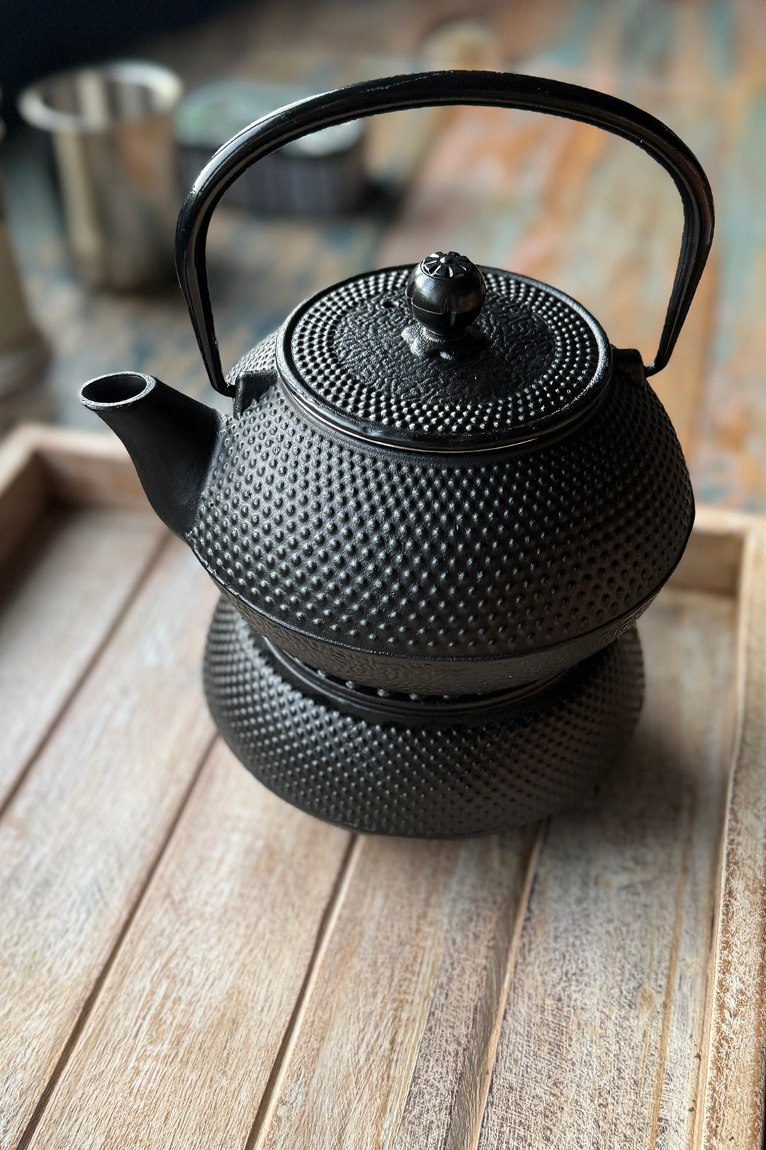 Cast iron teapot including heater