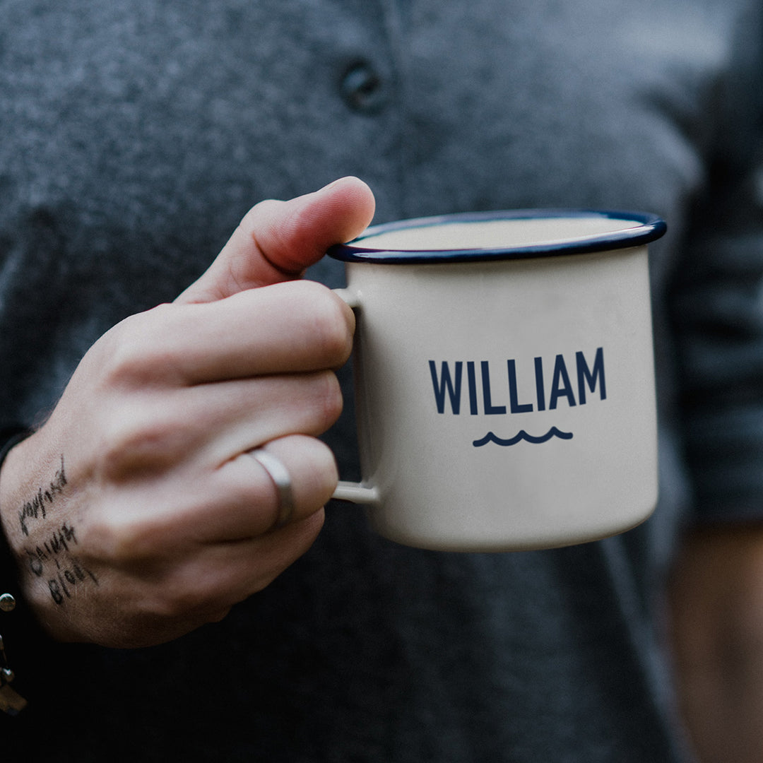 Emaljekrus med navn (Blå kant) - Hjemhavn Custom Krus 