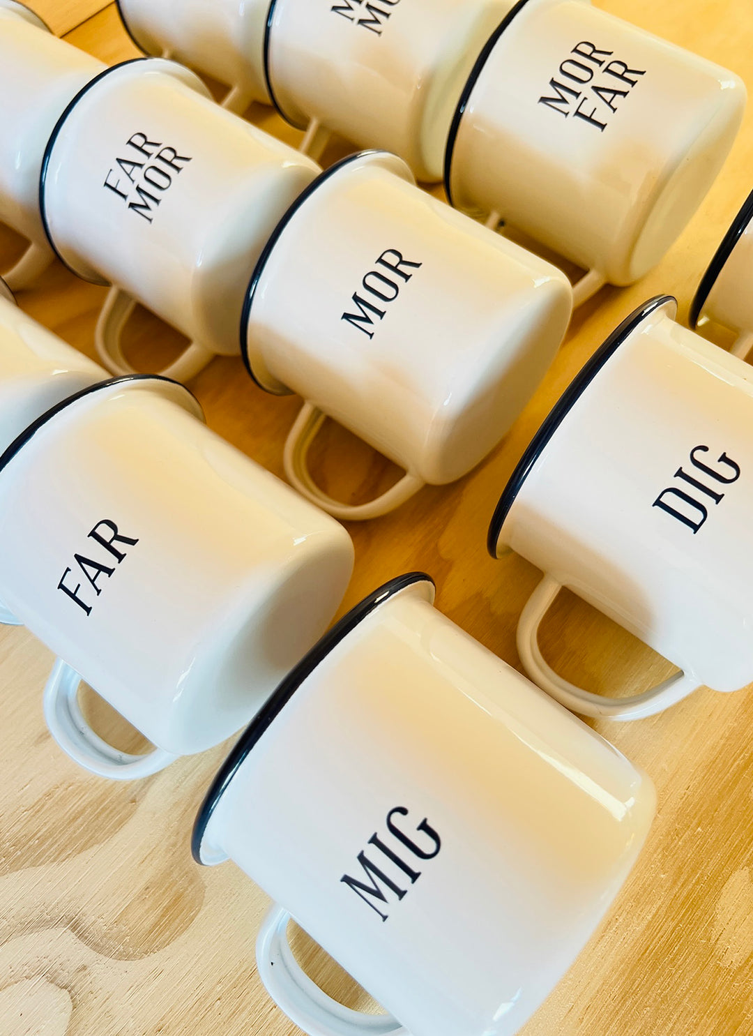 Emaille-becher "Famile" auf Dänisch