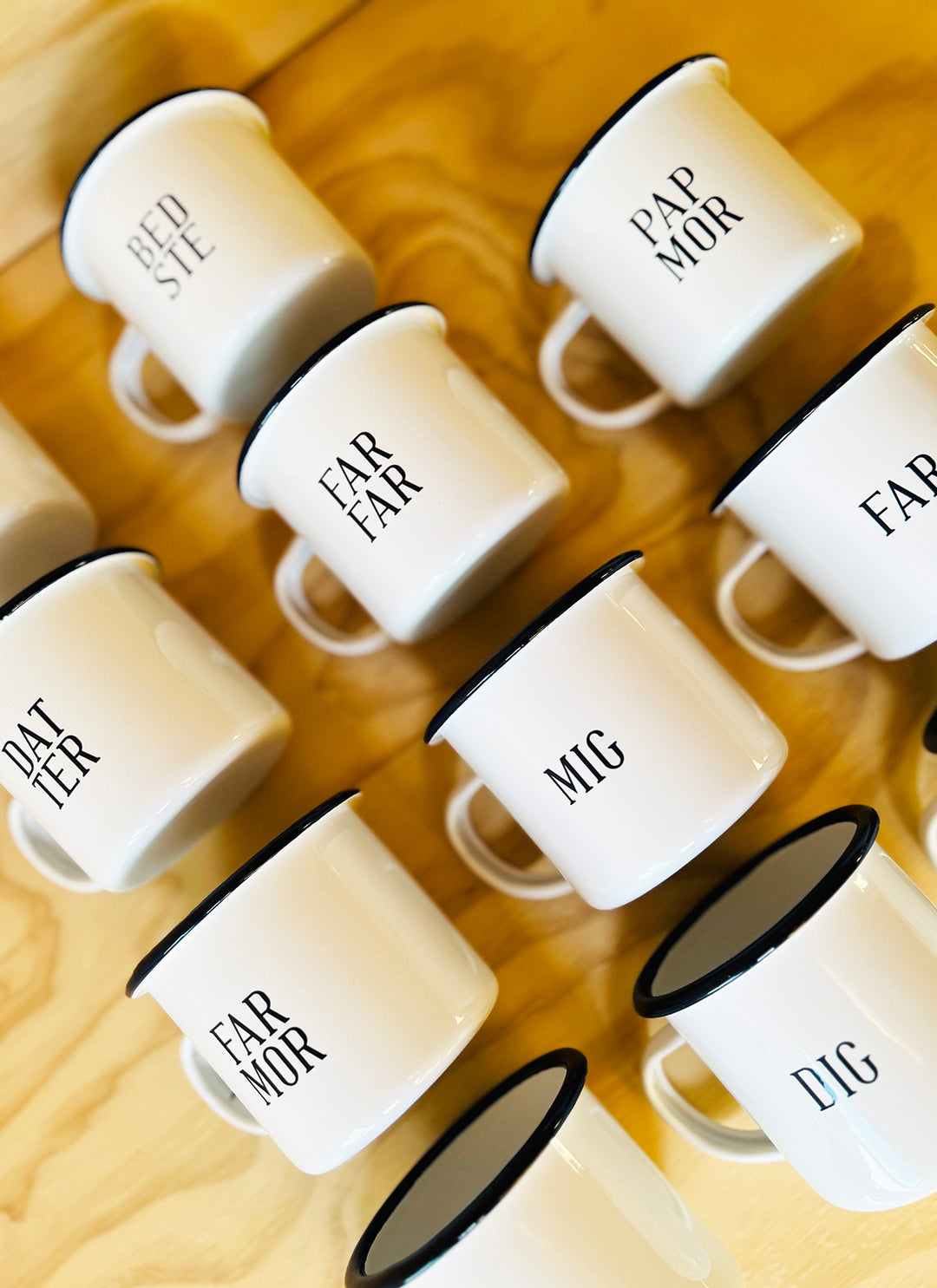 Emaille-becher "Famile" auf Dänisch