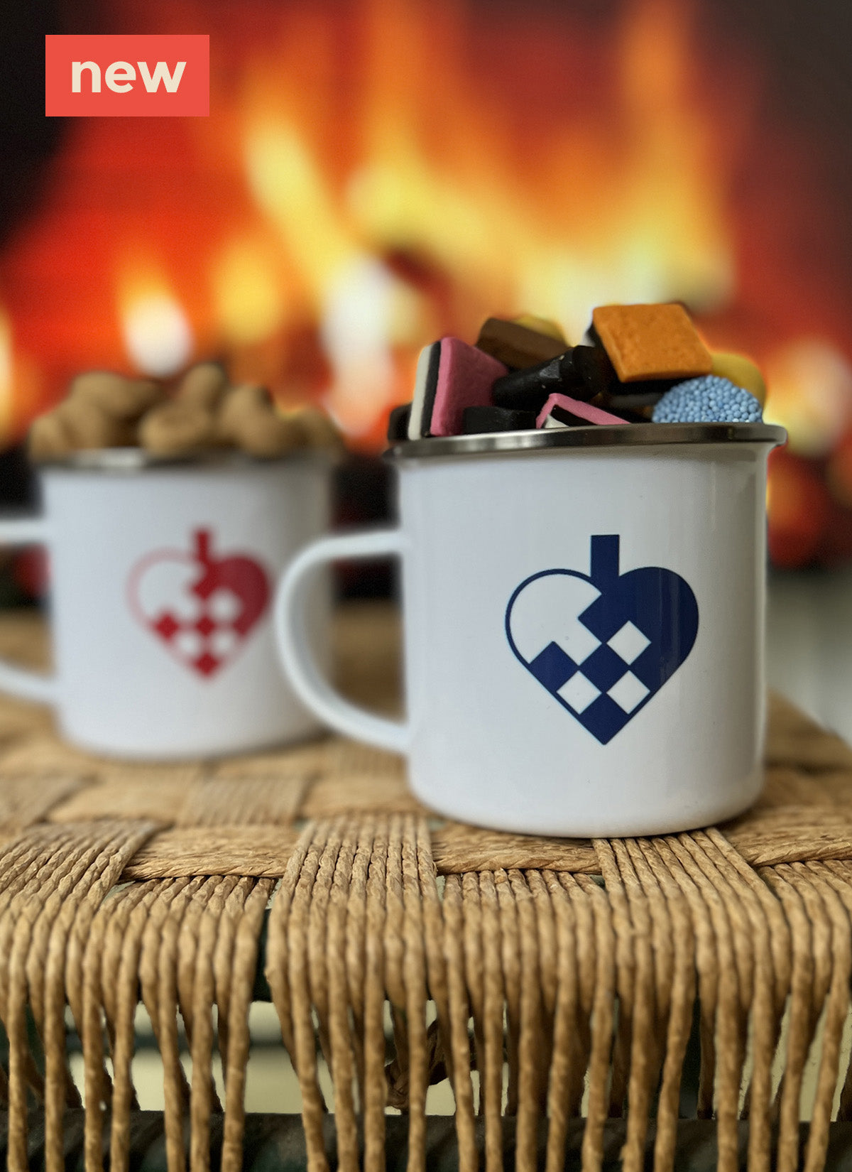 Emaillebecher „Weihnachtsherzen“ (2er-Pack)